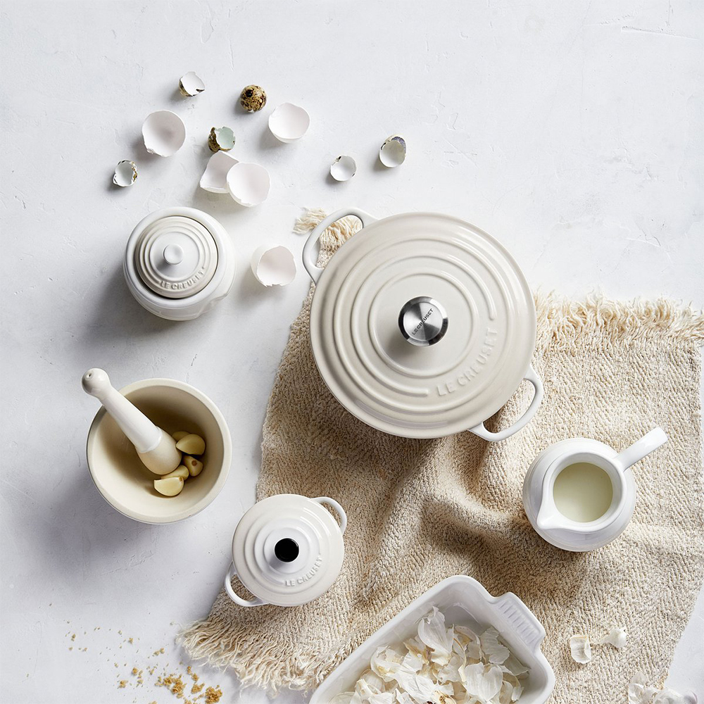 Le Creuset Каструля - жаровня 26 см Meringue | https://grandposuda.com.ua