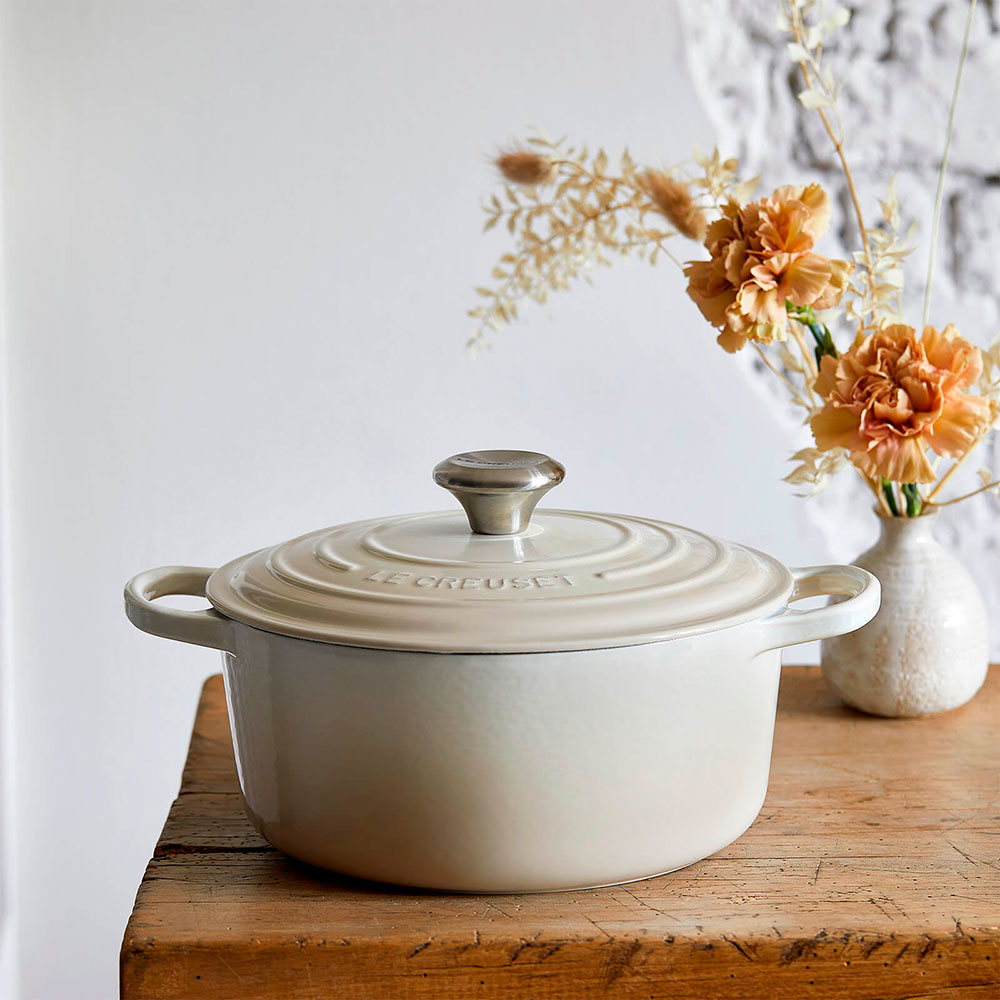 Le Creuset Каструля - жаровня 26 см Meringue | https://grandposuda.com.ua