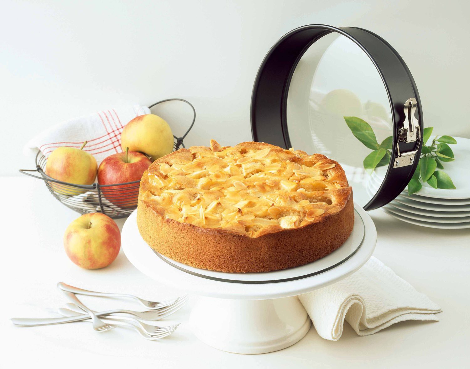 Kaiser Форма для випікання роз’ємна кругла Ø 26 см Crystal Baking | https://grandposuda.com.ua