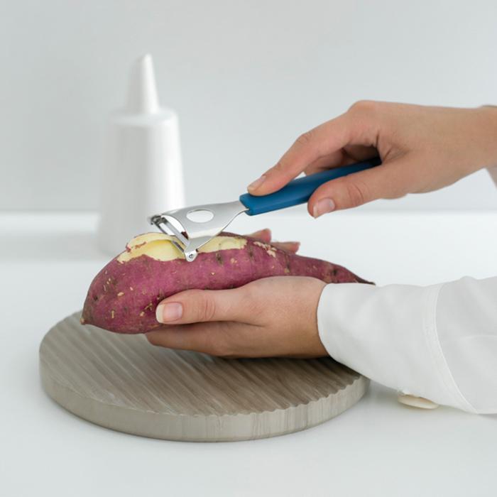 Brabantia Нож для чистки Т-образной формы 19 см синий Tasty Colours | https://grandposuda.com.ua