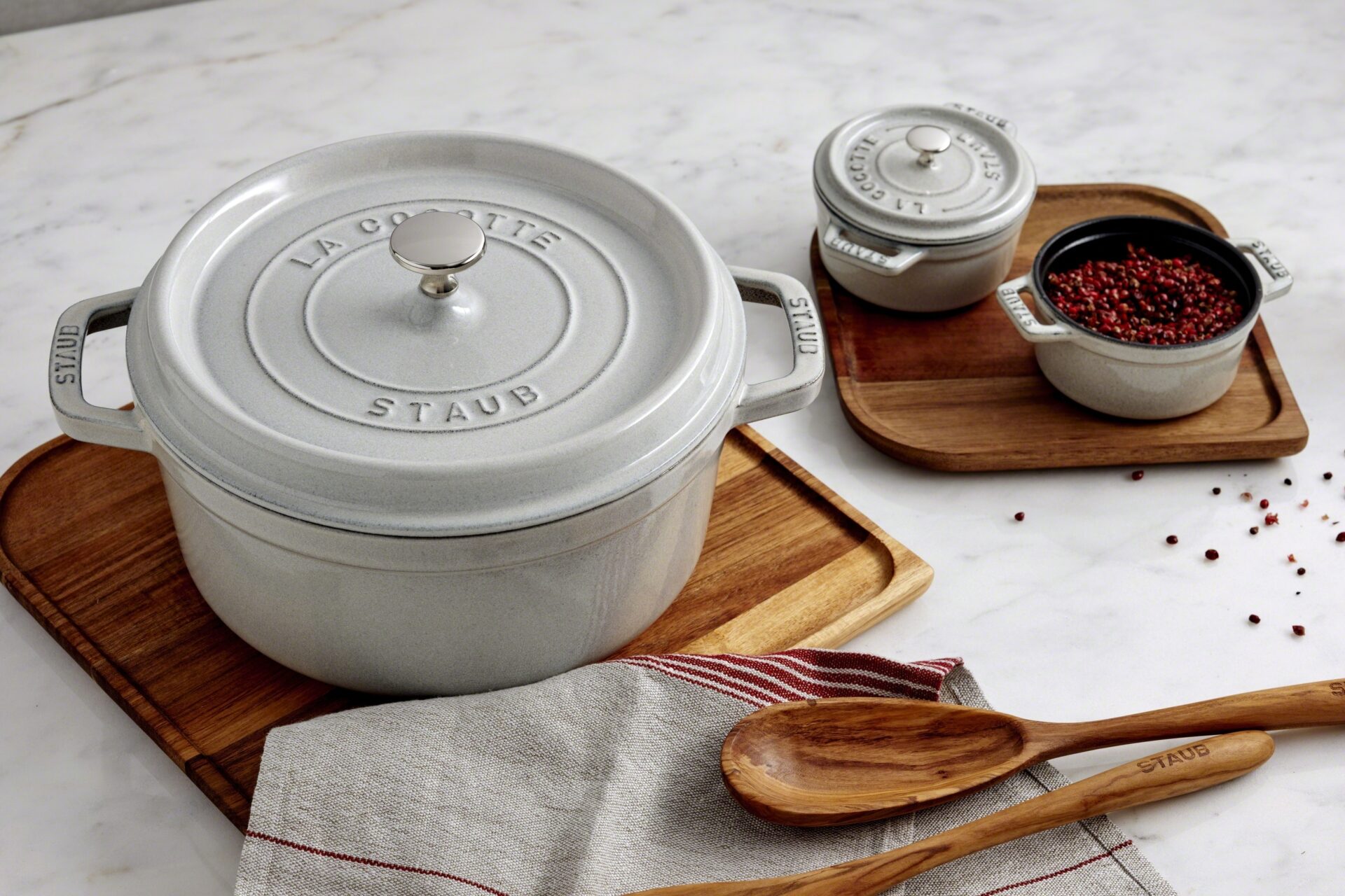 Staub Кастрюля / жаровня 20 см с крышкой белая White Truffle | https://grandposuda.com.ua