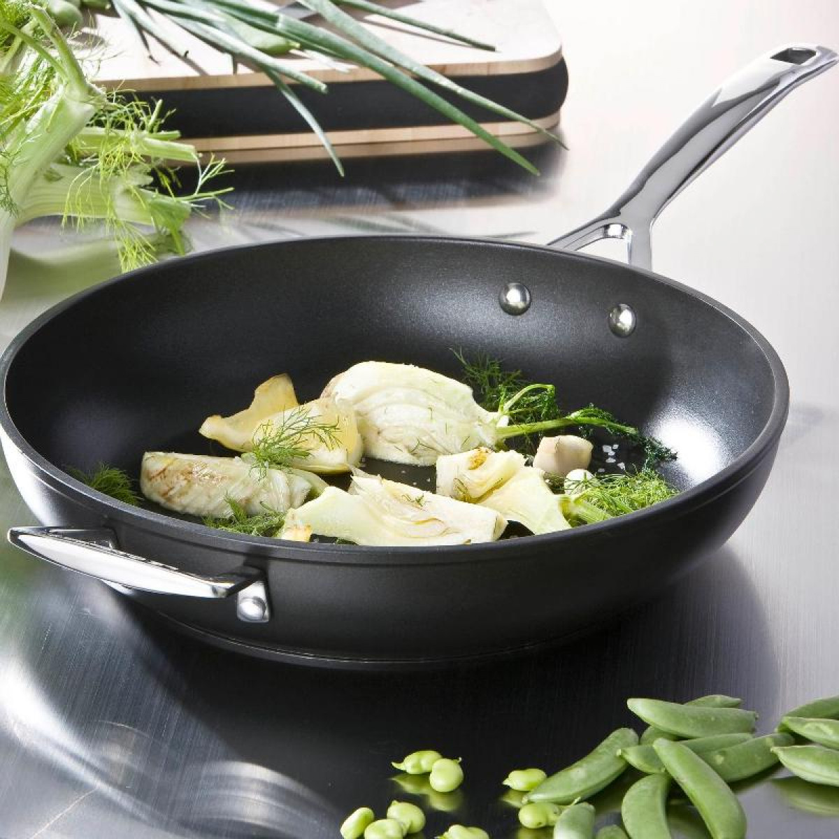 Le Creuset Сковорода со вспомогательной ручкой глубокая 31,1 см черная | https://grandposuda.com.ua