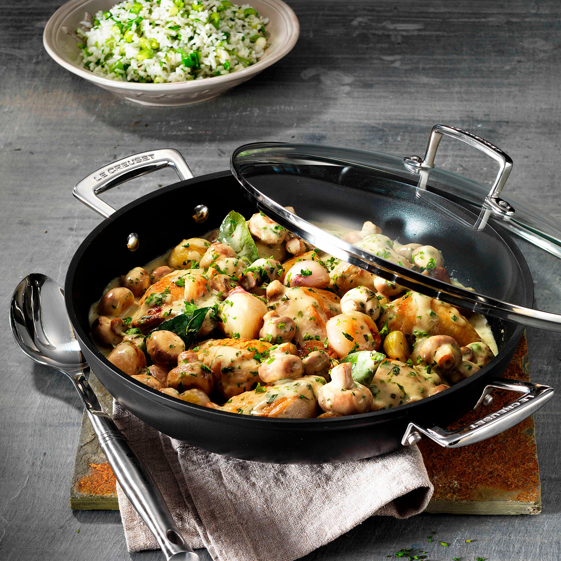 Le Creuset Сковорода сервірувальна 28 см Toughened Non-Stick | https://grandposuda.com.ua