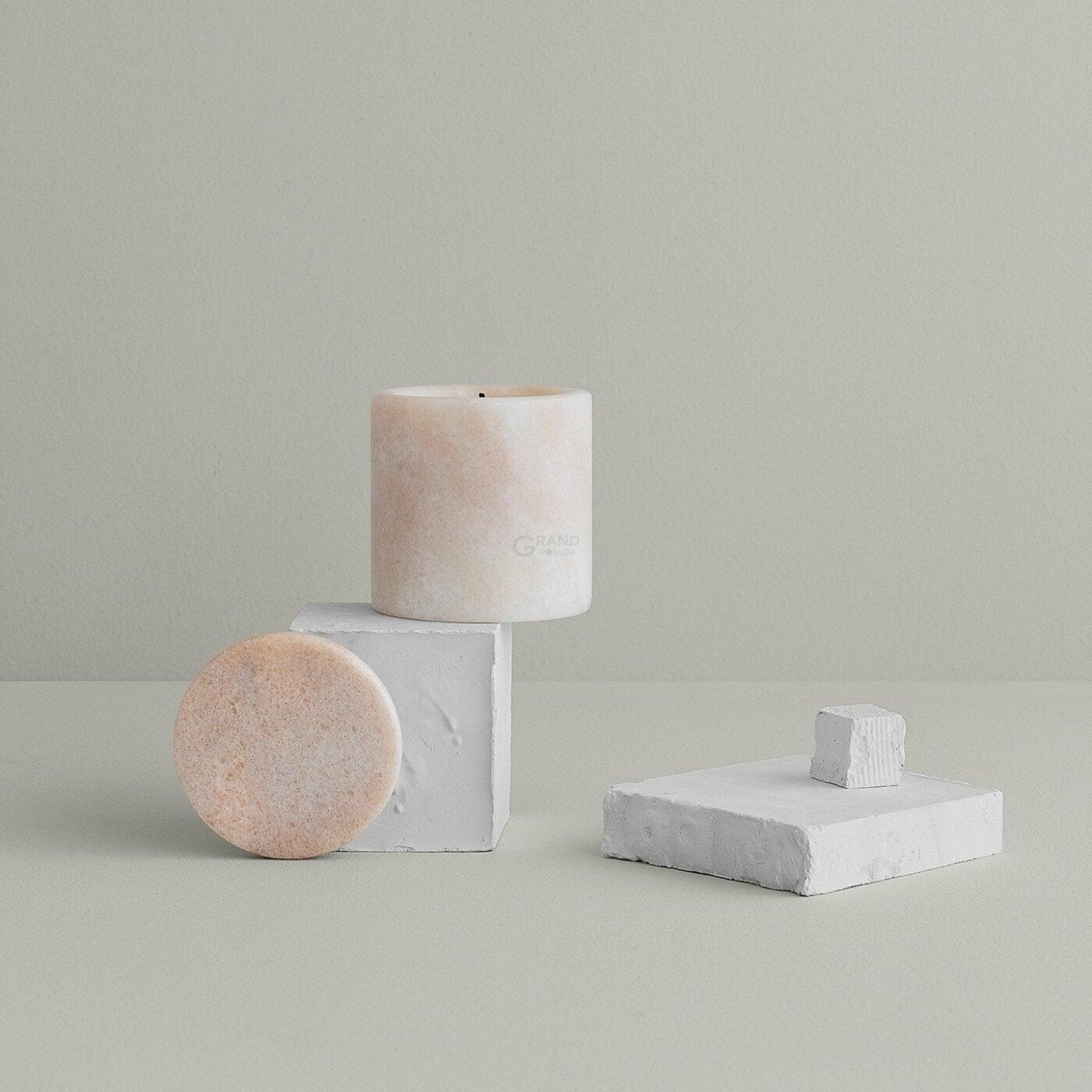 Blomus Свеча ароматическая 10x11 см Mora Marble moonbeam Frable | https://grandposuda.com.ua
