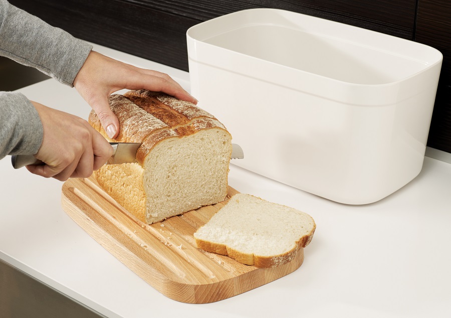 Joseph Joseph Хлебница пластиковая с разделочной доской из бамбука белая Bread Bin | https://grandposuda.com.ua
