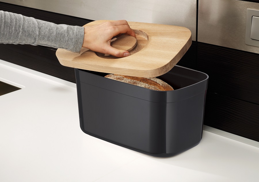 Joseph Joseph Хлебница пластиковая с разделочной доской из бамбука чёрная Bread Bin | https://grandposuda.com.ua