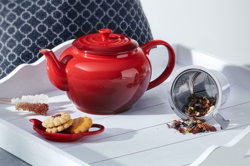 Le Creuset Заварочный чайник с ситечком 1,3 л, бордовый | https://grandposuda.com.ua