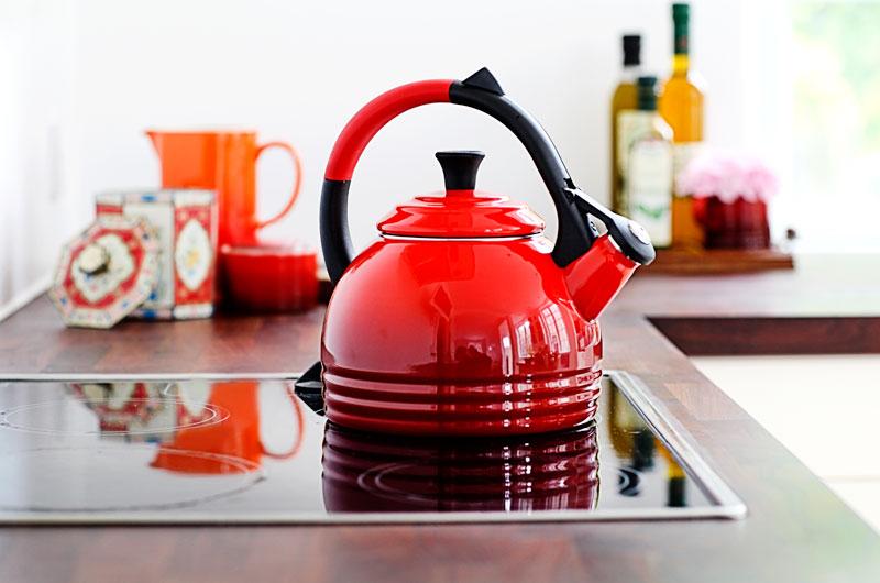 Le Creuset Чайник со свистком 2,1 л, вишневый | https://grandposuda.com.ua