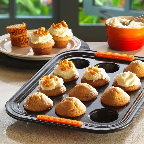 Le Creuset Форма для выпечки на 6 сердец 38,7 см | https://grandposuda.com.ua