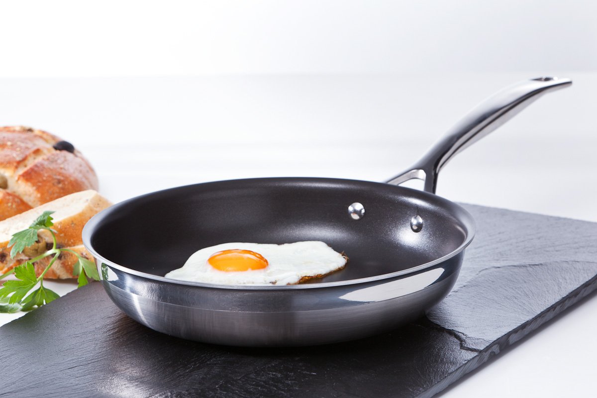 Le Creuset Сковорода з антипригарним покриттям 3Ply 24 см, чорний | https://grandposuda.com.ua