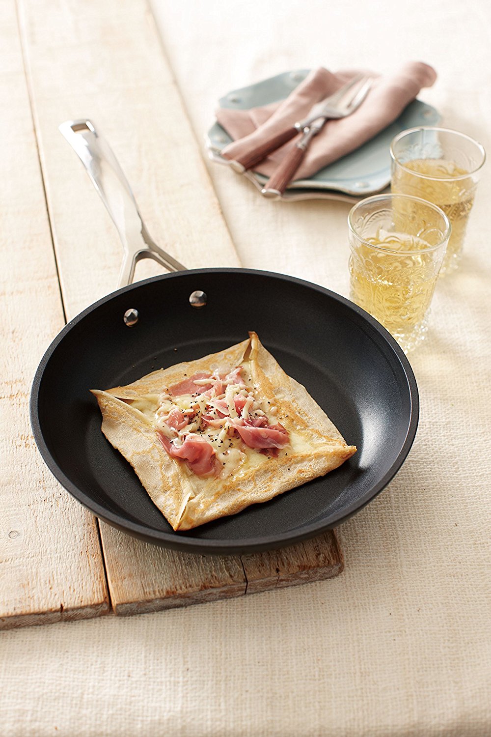 Le Creuset Сковорода 20 см с антипригарным покрытием черная 3-Ply Plus | https://grandposuda.com.ua