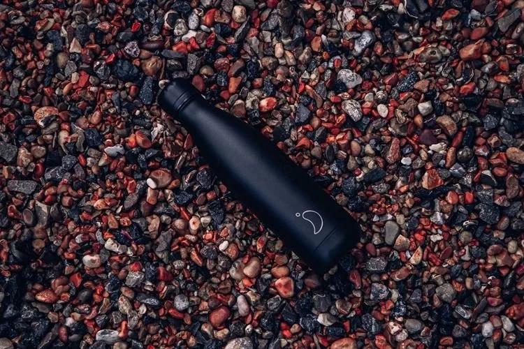 Вакуумна пляшка для води 0,75 л, чорна Monochrome All Black CHILLYS | https://grandposuda.com.ua