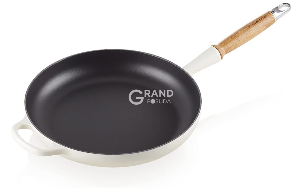 Le Creuset Сковорода 28 см с деревянной ручкой, миндальная | https://grandposuda.com.ua