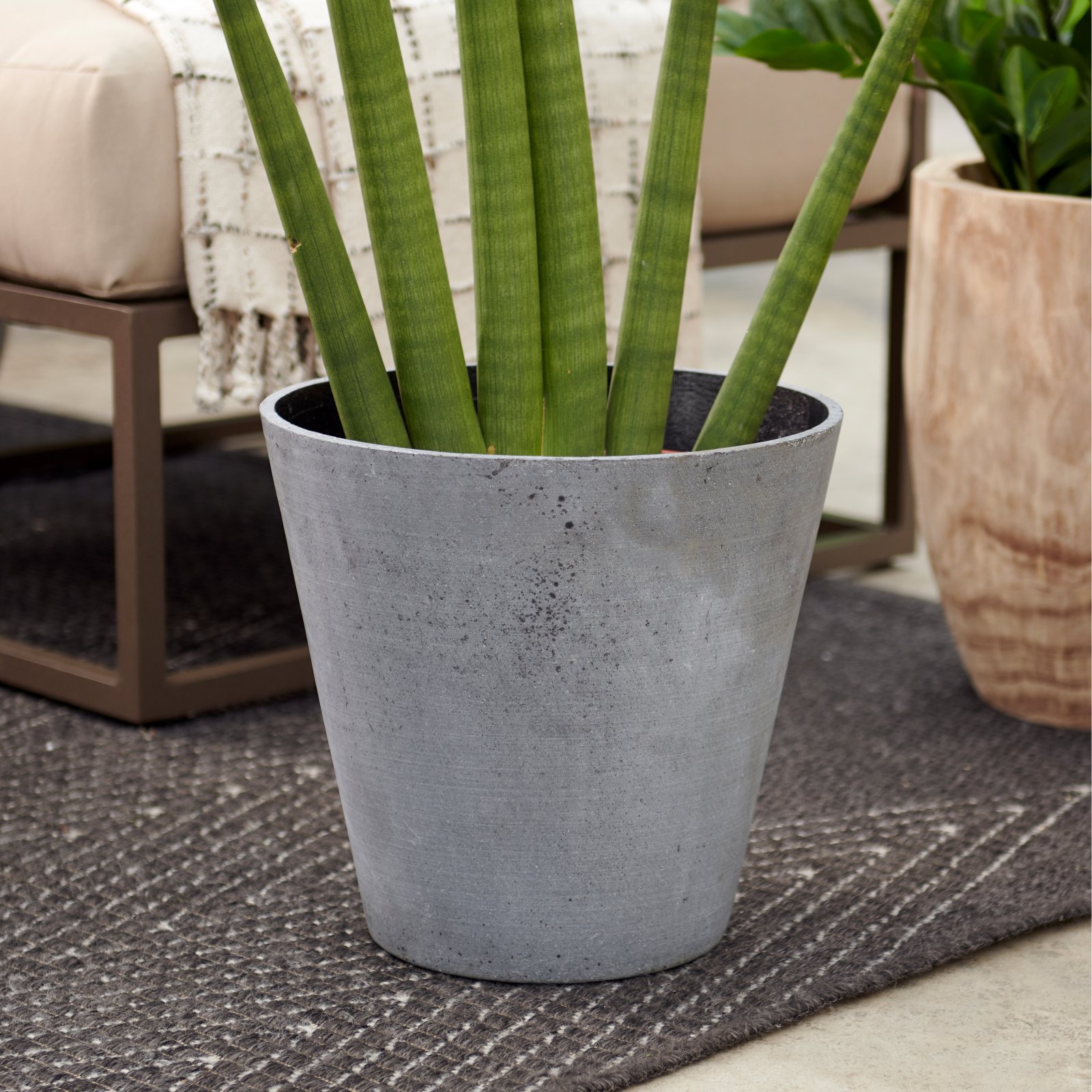 Blomus Горщик для кімнатних рослин 32 см Dark Grey Coluna | https://grandposuda.com.ua